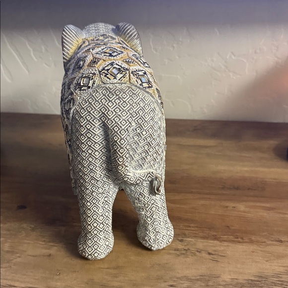 Decorative Elephant Figurine w/ Gold & Silver tall 7” lengths 9”plaster material - Picture 5 of 8